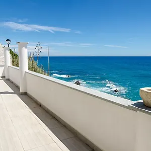Seaside Holiday - Unique Location Cipressa